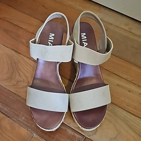 MIA size 10 heeled sandals - Picture 5 of 6